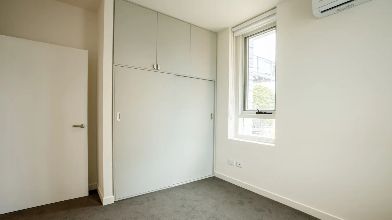 Image of apartment at Ormond Road Geelong showing bed room with built in wardrobe